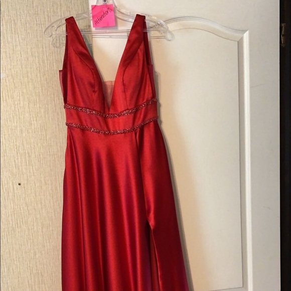 I’m selling this beautiful dress, i never actually wore this to prom. - Picture 3 of 3